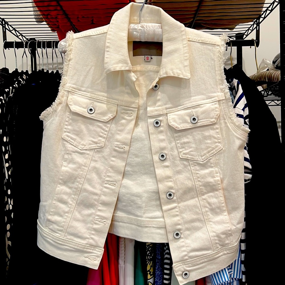 White denim vest with frayed sleeves - AG size small